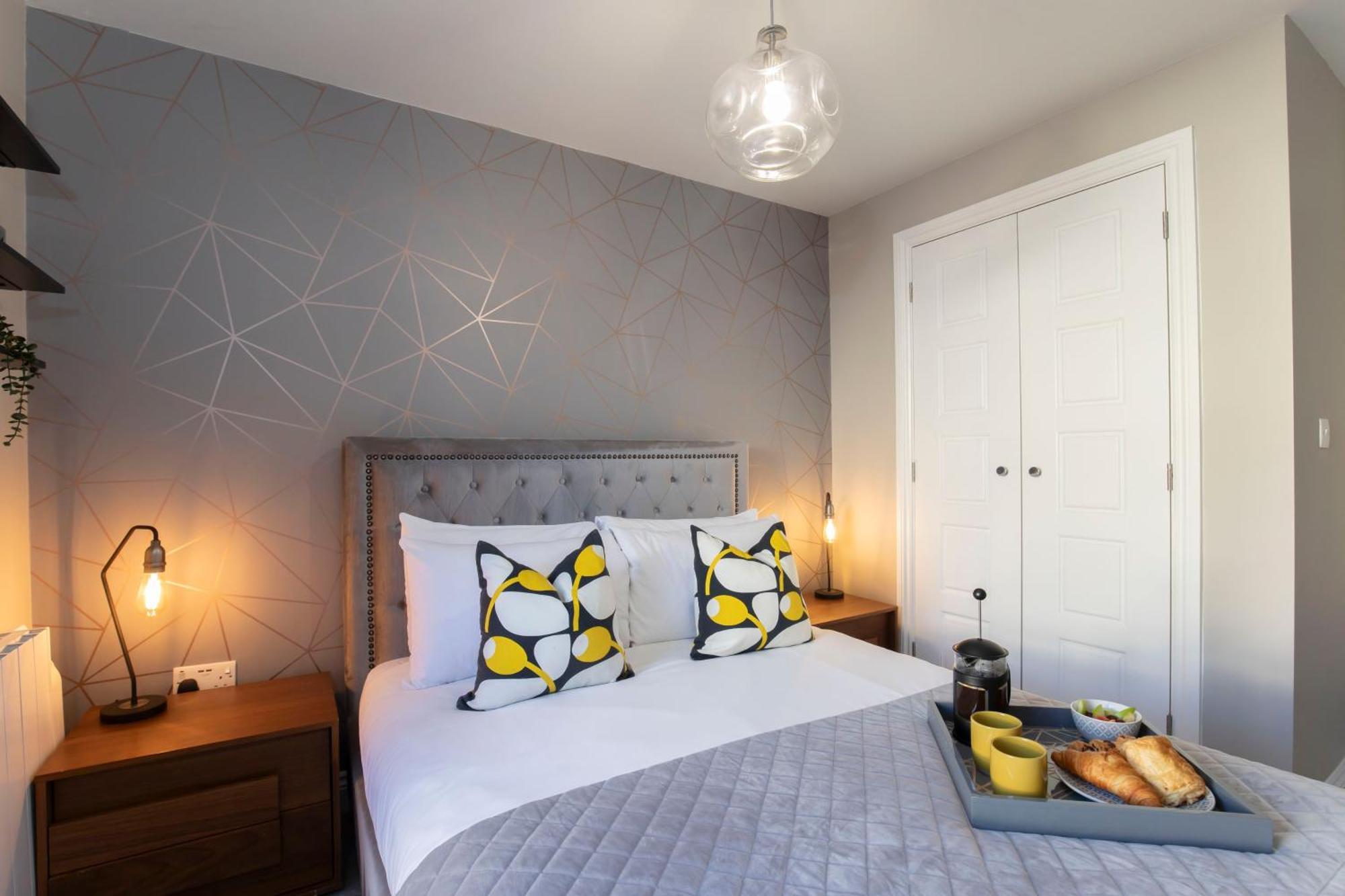Elliot Oliver - Modern 2 Bedroom Town Centre Apartment Cheltenham Dış mekan fotoğraf