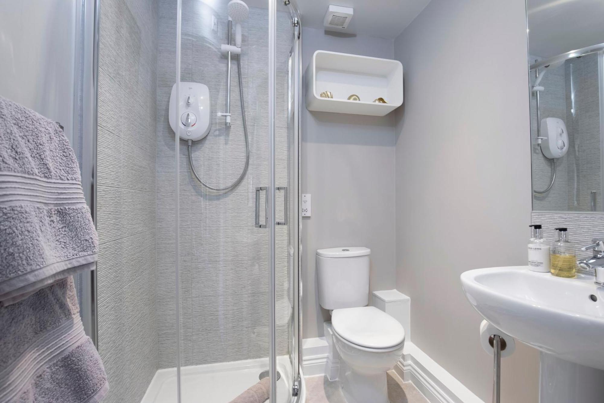 Elliot Oliver - Modern 2 Bedroom Town Centre Apartment Cheltenham Dış mekan fotoğraf
